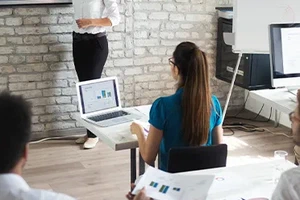 Why Generic Helpdesks Fail B2B E-Commerce Teams